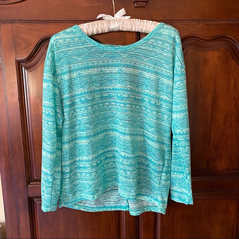 Francesca’s Open Back Top - Picture 2 of 7